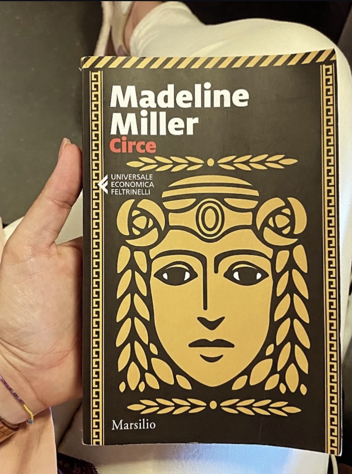 La copertina del romanzo Il ballo delle pazze
