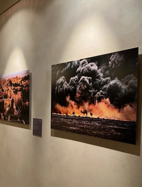 Fotografia esposta alla mostra di Steve McCurry