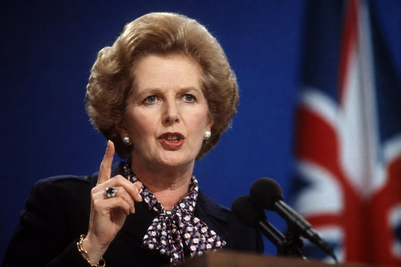 Margaret Thatcher durante una campagna elettorale